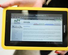 Secretaria promove formação para uso de tablets na DITEC. Foto: Giuliano Gomes/SEED