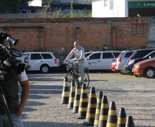 Oficina sobre direção, segurança e manutenção de bicicleetas. Bicicletário Espaço Greca Coordenação: Luis Claudio Patricio, Celepar