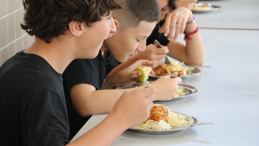 Terceira remessa de alimentos não perecíveis da merenda chega às escolas do Paraná