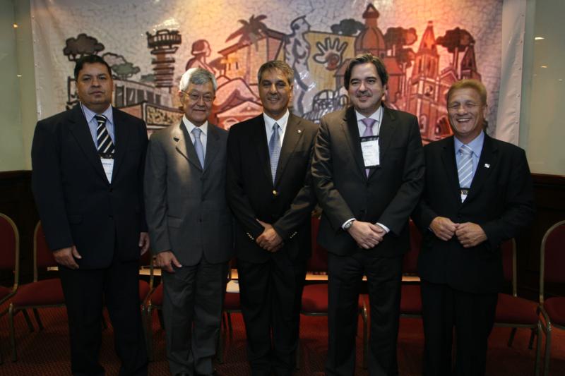 Da esquerda para a direita: Carlson Aquistapasse, Cassio Taniguchi, José Richa Filho, Joaquim José Ferandes da Costa Jr e Jacson Carvalho Leite