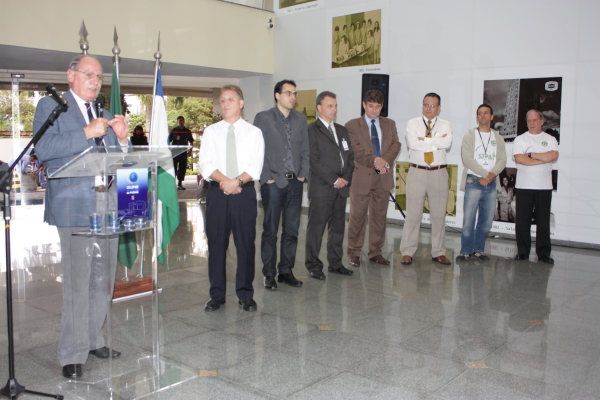 O Diretor Administrativo-Financeiro - DAF, Lucio Alberto Hansel, em seu discurso na abertura da Semana Interna de Prevenção de Acidentes de Trabalho - SIPAT 2011: “Prevenir é cuidar de si e do próximo”, promovida pela Comissão Interna de Prevenção de Acidentes - CIPA (11 a 15 de abril de 2011), a partir da esq