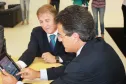 A cerimônia de lançamento do portal móvel ocorreu em fevereiro passado, em cerimônia realziada no Palácio das Araucárias.  Na foto, o presidente Jacson Carvalho Leite apresenta ao governador Beto Richa as vantagens desta ferramenta ao cidadão paranaense