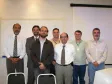 A partir da esquerda, o diretor-presidente da CELEPAR e secretário de Assuntos Estratégicos, Nizan Pereira, o diretor de desenvolvimento, Henrique Salatino Miorelli, o diretor de operações, Robson Valentin, o coordenador técnico, Rafael Demétrio Benvenutti, o consultor do Banco Interamericano de Desenvolvimento, representação no Brasil para o Projeto Profisco, Miguel Roberto Emerenciano Alcoforado, da CELEPAR, Cristiano Precoma, o diretor de serviços IP e multimídia da CELEPAR, Cláudio Crossetti