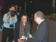 A Ministra do Meio Ambiente, Marina Silva, recebendo a homenagem referente ao "Plantando 90 milhões de árvores nativas", das mãos do secretário do Meio Ambiente e Recursos Hídricos, Rasca Rodrigues
