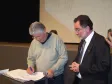 O governador Roberto Requião assinou o anteprojeto da Lei Estadual de Segurança Alimentar e Nutricional, que propõe a criação da Lei Orgânica de Segurança Alimentar e Nutricional do Paraná, estabelecendo as responsabilidades do Estado e da sociedade civil nas políticas de garantia do acesso ao alimento