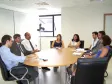 André Pegorer, assessor da Governadoria e os secretários 
Gilberto Martin (Saúde) e Nizan Pereira (Assuntos Estratégicos) durante reunião com técnicos da Celepar e do Cemepar: 
avaliação dos resultados dos sistemas de saúde.