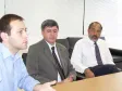 A partir da esq. o assessor da 
Governadoria, André Pegorer, o 
secretário Estadual de Saúde, 
Gilberto Martin e o diretor-
presidente da CELEPAR e secretário 
de Assuntos Estratégicos, Nizan 
Pereira
