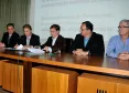 O diretor de Operações da Celepar, Luiz Fernando Ortoloni; o presidente da Celepar, Jacson Carvalho Leite; o prefeito de Londrina, Alexandre Kireeff; o vice-prefeito Guto Belusci e o secretário de Planejamento, Orçamento e Tecnologia, Daniel Pelisson, na cerimônia de assinatura do acordo de cooperação entre a Celepar e a Prefeitura de Londrina