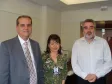 A esq. o diretor de sistemas e 
serviços (PRODEB), João Emanuel Moraes 
de Almeida, da Celepar a Márcia Yurimi 
Ono Sens e o diretor de serviços IP e 
multimídia, Claúdio Crossetti Dutra