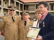 O Governador do Paraná, Beto Richa e a Secretaria da Família e Desenvolvimento Social, Fernanda Bernardi Vieira Richa, recebe a medalha cel. Joaquim Antonio Moraes Sarmento, na cerimônia no quartel do Comando Geral, em Curitiba - Data: 16/05/2011 