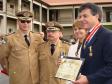 O Governador do Paraná, Beto Richa e a Secretaria da Família e Desenvolvimento Social, Fernanda Bernardi Vieira Richa, recebe a medalha cel. Joaquim Antonio Moraes Sarmento, na cerimônia no quartel do Comando Geral, em Curitiba - Data: 16/05/2011 