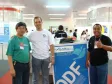 O coordenador do Gubro-Pr - Grupo de Usuários BrOffice Paraná, Vitório Furusho e participantes, na estande no Latinoware 2007