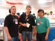 O coordenador do Gubro-Pr - Grupo de Usuários BrOffice Paraná, Vitório Furusho e participantes, na estande no Latinoware 2007