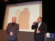 O Governador do Paraná, Roberto 
Requião e o diretor-presidente da Celepar e 
secretário de Assuntos Estratégicos, 
Nizan Pereira na entrega do troféu 
do sistema de consulta pública de 
diários oficiais do Paraná, com 
certificação digital, vencedor do 
Prêmio "Excelência em Governo 
Eletrônico" (e-GOV 2008), 
categoria "Governo para o Cidadão" 
na Escola de Governo, no dia 30 de 
setembro de 2008 - Foto Marcia Midori 