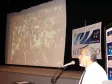 O secretário de Assuntos 
Estratégicos do Paraná, Nizan 
Pereira, em sua apresentação na 
Escola de Governo, sobre os 
Telecentros Paranavegar