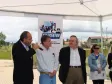 O secretário de Assuntos 
Estratégicos e diretor-presidente 
da CELEPAR, Nizan Pereira e demais 
autoridades presentes na 
inauguração do Telecentro 
Paranavegar na Vila Zumbi em 
Colombo