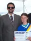 O diretor de desenvolvimento, 
Henrique Salatino Miorelli e a 
monitora Camila Scanholato Primo, 
recebendo o certificado