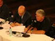 O governador do Paraná, Roberto Requião e o governador de São Paulo, José Serra, assinaram o 
protocolo de intenções para troca 
de experiências nas áreas de 
saneamento básico, meio ambiente, 
desenvolvimento urbano e habitação, 
no encerramento do Seminário 
Internacional "Crise - Rumos e 
Verdades" - Foto Marcia Midori