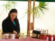 Pães, bolos, biscoitos, cereais, geleias, conservas, vinagres e sucos são os alimentos que compõem a banca de Gabriel Konzen