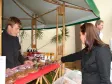 Pães, bolos, biscoitos, cereais, geleias, conservas, vinagres e sucos são os alimentos que compõem a banca de Gabriel Konzen