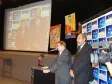 Na foto a esq. o secretário de 
Assuntos Estratégicos, Nizan Pereira e 
ao seu lado o diretor-presidente da 
Celepar, Vanderlei Iensen, na Escola 
de Governo