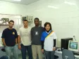 A partir da esq. Augusto Cesar 
D'Almeida Garrett 
(Celepar/Telecentro), o Rafael 
(Itapar), o Alexandre (estagiário 
Celepar/Telecentro) e a Elisa 
Furukita (Celepar/Telecentro),  na 
Semana de Inclusão Digital, no 
Telecentro Sinal Verde para 
Educação - Instituto de Tecnologia 
Ambiental do Paraná (ITAPAR) - 
19/03/2009