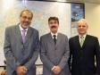 A dir. o secretário especial de Assuntos Estratégicos do Paraná, Nizan Pereira, o novo Diretor Presidente da Celepar, José Antonio de Castro e representando o Governador do Paraná, Orlando Pessutti, o secretário de Planejamento e Coordenação Geral, Allan Jones dos Santos