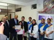 O diretor-presidente da Celepar e 
secretário de Assuntos 
Estratégicos, Nizan Pereira e 
equipe dos Telecentros Paranavegar 
e autoridades na entrega dos 
certificados