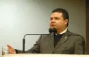 O deputado pastor Edson Praczyk elogia a iniciativa da Celepar em promover curso para deficientes visuais, durante discurso na tribuna da Assembleia Legislativa do Paraná