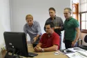 O presidente Jacson Carvalho Leite apresenta a Rede Executiva ao  Patryck Rocha de Souza(sentado) e Sérgio Leonel Beltrame, observado pelo diretor de Mercado, Nelson Garcia