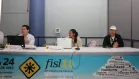 O Analista da Celepar Vitório Furusho mediando a mesa, Desktop e Distribuições com a presença de Iamar Villas Boas Parrelli Maia e Hortência Campos