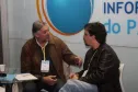 Ex-Diretor da Celepar, Marcos Mazoni e o Assessor da Celepar, Julian Carlo Fagotti no stand da Celepar.