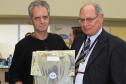 Claudio Jose Bozza homenageado pelos seus 25 anos de serviços prestados na Celepar. 