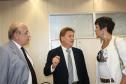 O presidente Carlos Gloger e a diretora dministrativa financeira, Cristina Stephanes, avaliam com o presidente Jacson Carvalho Leite, a aplicação de soluções de TIC na Agência Paraná de Desenvolvimento.
