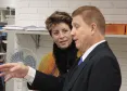 O presidente da Celepar, Jacson Leite, e a diretora-Presidenta da Imprensa Oficial do Rio Grande do Sul, Vera Oliveira, em sua visita à companhia
