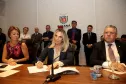 A governadora Cida Borghetti assinou nesta segunda-feira (23), durante a reunião do secretariado, no Palácio Iguaçu, um decreto que padroniza os procedimentos de atendimento e deixa de exigir dos usuários informações que já estão na base de dados do Estado. A ideia é  diminuir a burocracia e facilitar o atendimento dos órgãos públicos estaduais aos cidadãos.