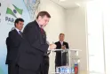  Vice-Governador Flávio Arns assina o documento de liberação de recursos para as melhorias.