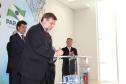  Vice-Governador Flávio Arns assina o documento de liberação de recursos para as melhorias.