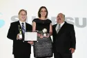 O presidente da Celepar, Jacson Carvalho Leite; a secretária da Justiça, Cidadania e Direitos Humanos, Maria Tereza Uille Gomes e o presidente da Sucesu-PR, Lincoln Paulo Martins Moreira, na cerimônia do prêmio TI 2013