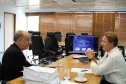 O presidente do Ippul, Robinson Borba avalia a implantação de soluções de TIC desenvolvidas pela Celepar, com o presidente Jacson Carvalho Leite.