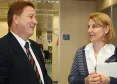 O presidente Jacson Carvalho Leite e a superintendente de políticas de atenção primária em Saúde da SESA, Marcia Huçulak tratam da adoção de soluções de tecnologia da informação e comunicação para a modernização das ações da secretaria   