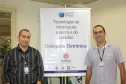 O técnico Gilson dos Santos Júnior e o analista Rubens Faria de Brito Filho desenvolveram na Celepar o novo serviço, furto, que entrou em operação esta semana na Delegacia Eletrônica   