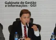 O presidente Jacson Carvalho Leite coordena a reunião com equipe da Celepar no Gabinete de Gestão e Informações (GGI), no Palácio Iguaçu