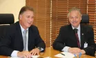 Jacson Carvalho Leite e Mario Celso Cunha avaliam a adoção de soluções de TI para o planejamento e acompanhamento da Copa do Mundo, em Curitiba