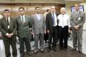 O presidente Jacson Carvalho Leite, segundo da direita para a esquerda, recebe na Celepar os delegados da Polícia Civil: Sivanei de Almeida Gomes, Demetrius Gonzaga, Eduardo Castela, Marcus Vinicius Michelotto e Gutemberg Ribeiro