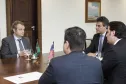 Governador Beto Richa durante audiência com o reitor da Escola de Políticas Públicas da Universidade de Chicago, prof. Daniel Diermeier, acompanhado pelo secretário do Desenvolvimento Urbano, Ratinho Junior e do deputado estadual Guto Silva. Curitiba, 30/11/2015. Foto: Pedro Ribas/ANPr