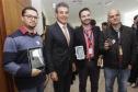 Governador Beto Richa lança o aplicativo Detran Fácil, acompanhado pelo diretor do Detran, Marcos Traad, pelo secretário chefe da Casa Civil, Valdir Rossoni e pelo presidente da Celepar, Jacson Carvalho Leite. Curitiba, 21/07/2016. 