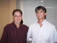 O funcionário da CELEPAR, Aredi Henrique Botelho, comemorando seus 30 anos de serviços prestados para a empresa, os nossos agradecimentos, ao seu lado o presidente da FUNCEL, Newton Issao Hiromori