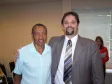O funcionário da CELEPAR, Jesuíno Amércio de Souza, comemorando seus 30 anos de serviços prestados para a empresa, os nossos agradecimentos, ao seu lado o diretor de desenvolvimento, Henrique Salatino Miorelli 