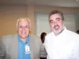 O funcionário da CELEPAR, Arno Rodrigo Muller, comemorando seus 35 anos de serviços prestados para a empresa, os nossos agradecimentos, ao seu lado o diretor de serviços IP e multímidia, Cláudio Crossetti Dutra